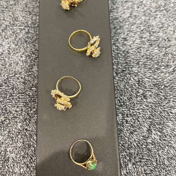 Elegant Gold Chain Bracelet with Charm - Picture 10 of 16